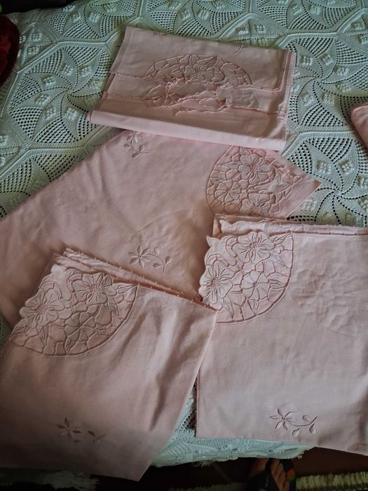 Conjunto de cama antigo, bastante completo