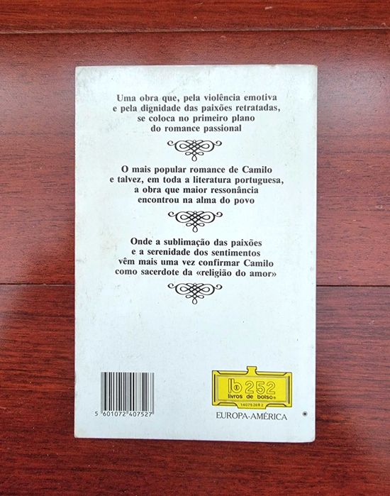 Livro "Amor de Perdição" de Camilo Castelo Branco