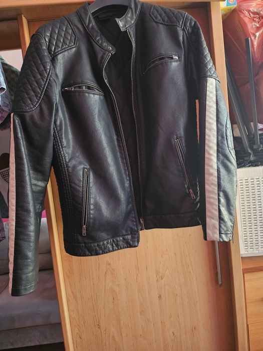 Kurtka czarna skóropodobna