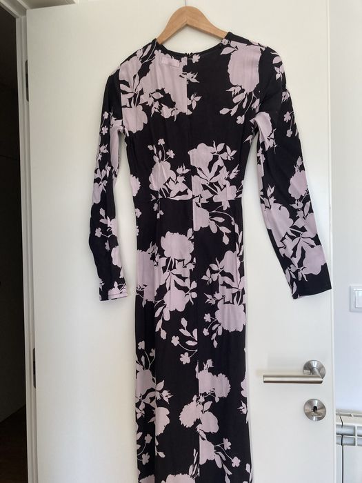 Vestido preto e rosa comprido com racha