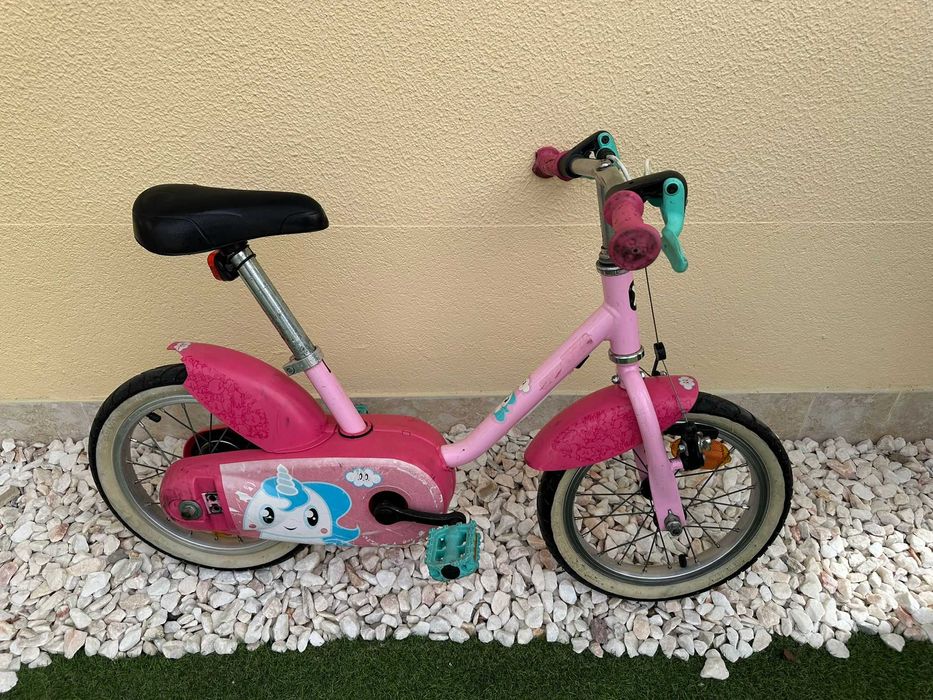 Bicicleta de criança cor-de-rosa