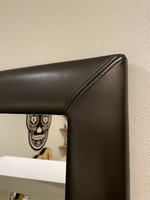 Espelho em pele preta