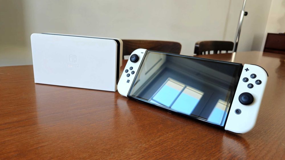 Nintendo Switch OLED Branca C/Nova + Mala Portátil + Vidro Protetor + Thumb Grips