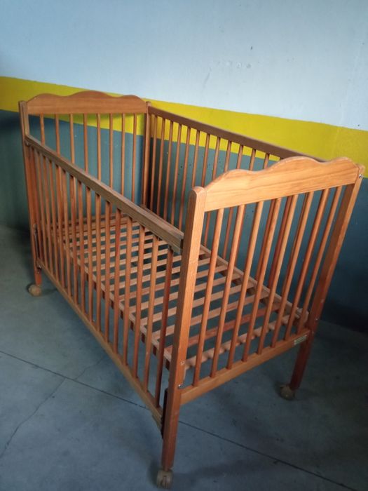 Cama  de bebe marca Trama