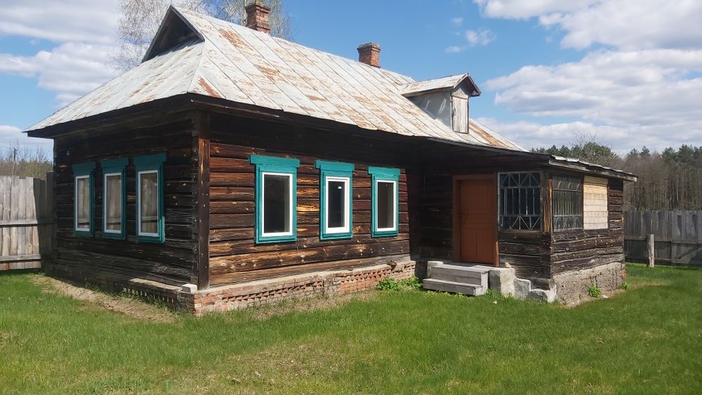 Будинок на хуторі, хвойний ліс, мальовниче місце.