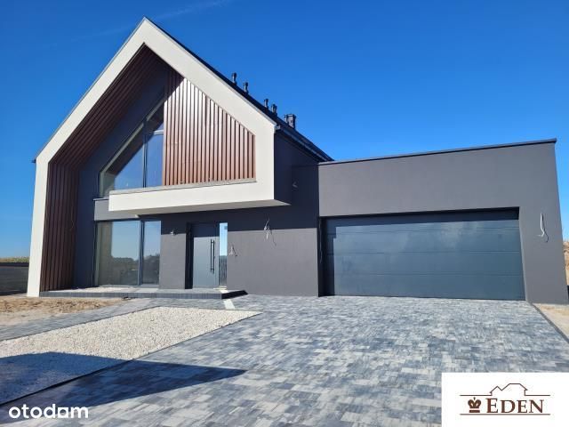 Nowy, nowoczesny, energooszczędny dom w stanie deweloperskim