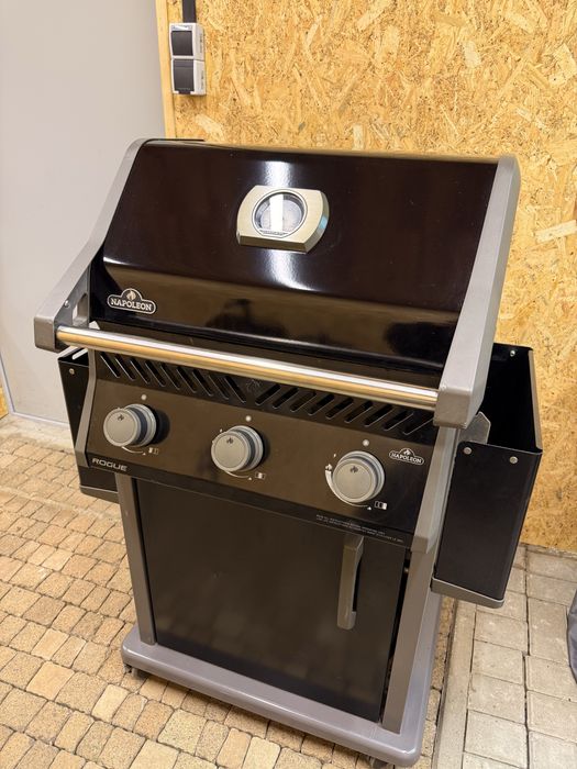 Grill gazowy Napoleon Rogue 425