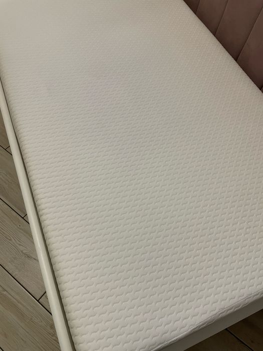 Łóżko drewniane materac JYSK wellpur 90x200