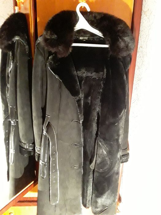 Зимова дубленка в гарному стані .