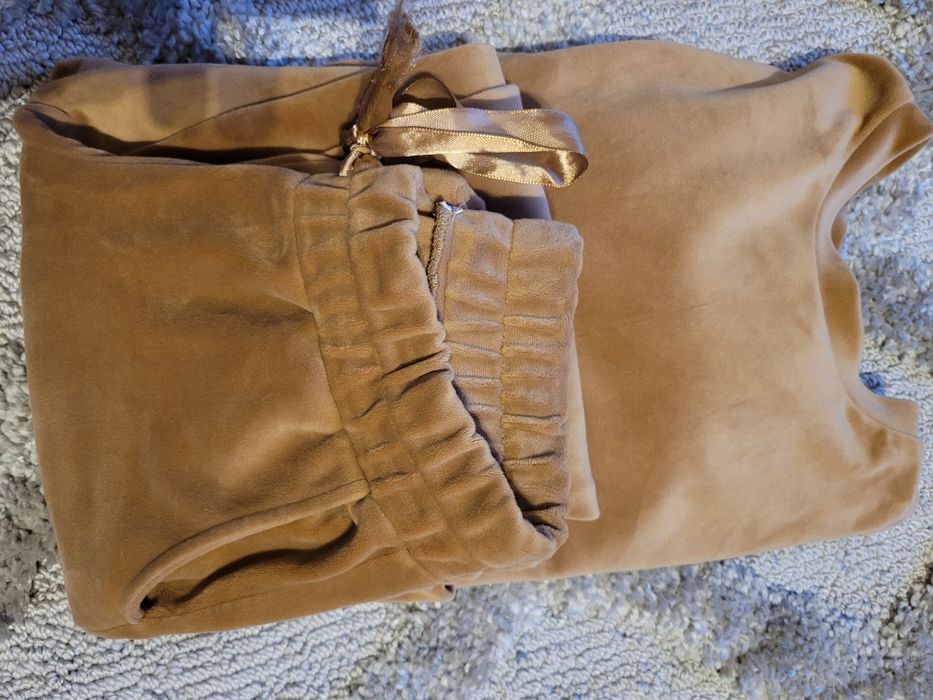 Komplet dresowy  z aksamitu  M