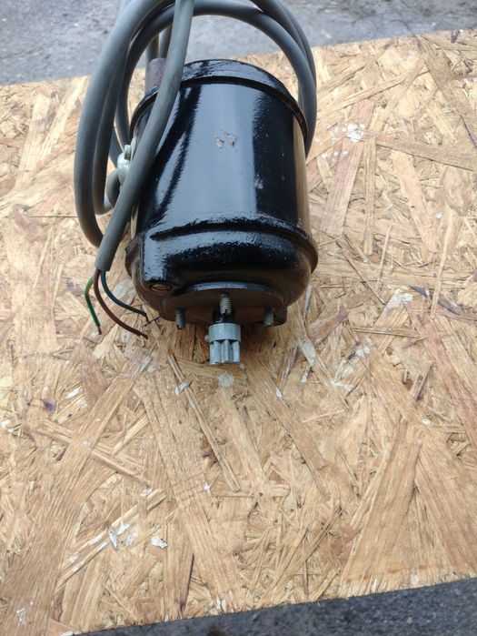 электродвигатель MEZ NACHOD MOT-1 UA 7FS4u 6w 220v 1320 об/мин Чехия