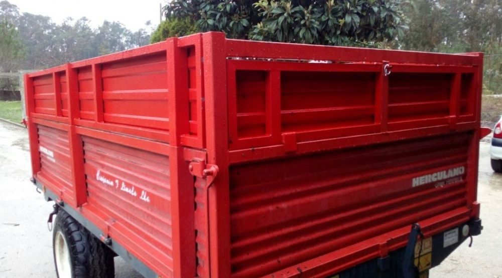 Trabalho de serralheira, portões gradeamentos