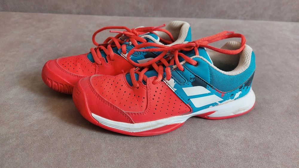 Теннисные кроссовки Babolat.
