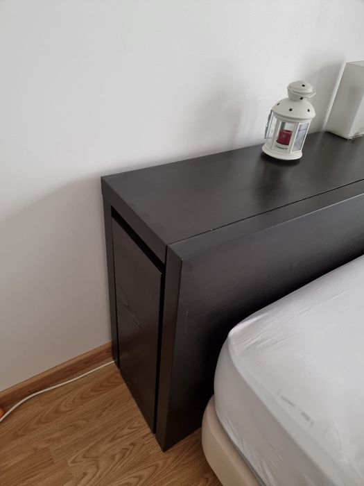 Cabeceira de cama com mesas embutidas IKEA
