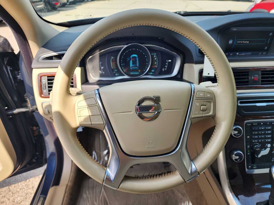 Volvo XC70 T6      2015
