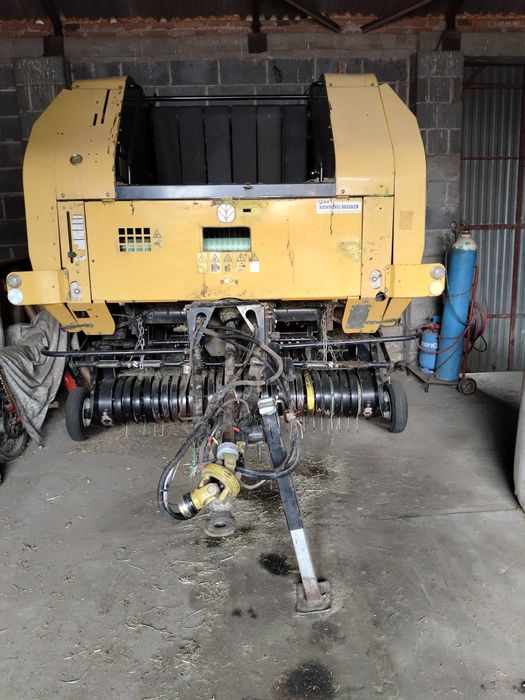 Prasa New Holland BR740A