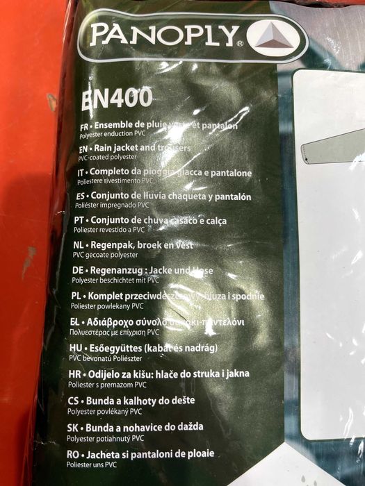 Conjunto de chuva Panoply EN400 composto por casaco e calças.