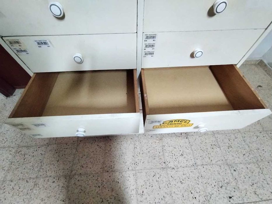 Cómoda - Móvel em madeira de pinho com 18 gavetas pintado a branco