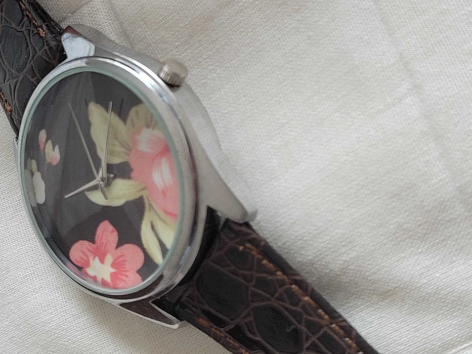 Zegarek Damski Flowers | Unikalna Tarcza z Różami | Nowy Pasek