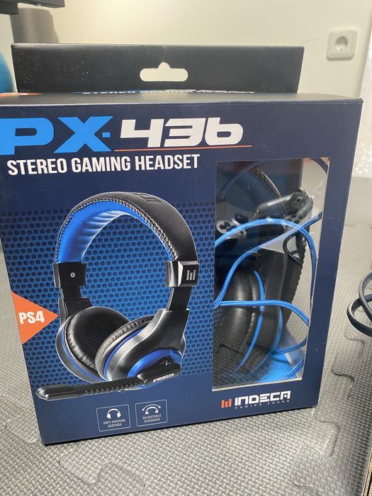 PS4 500GB  + 2 comandos + 1 Auscultador + 3 Jogos