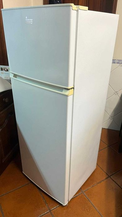 Frigorífico fiável em bom estado TEKA 210 Litros