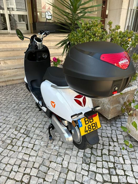 Scooter Yadea M6 como nova