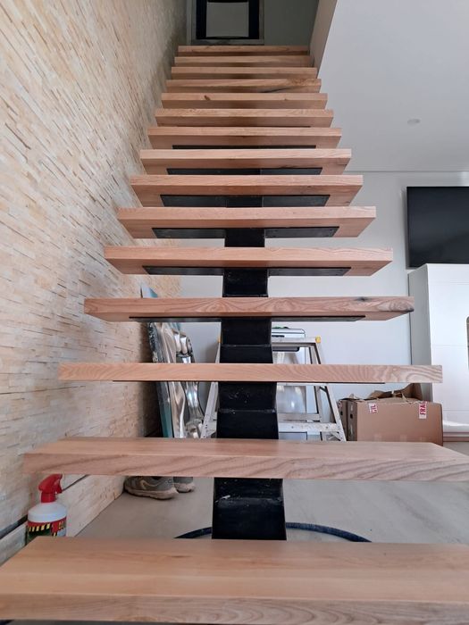 Degraus de madeira maciça por medida