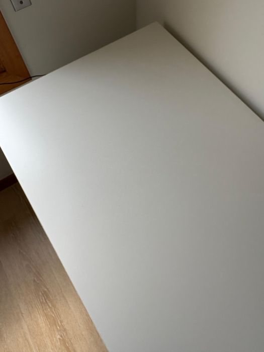 Secretária IKEA Malm 140*65 ( como nova)
