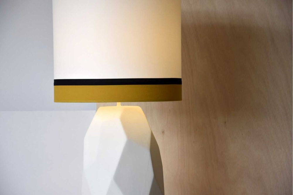 Candeeiro HF Mostarda com Base de Cerâmica By Arcoazul