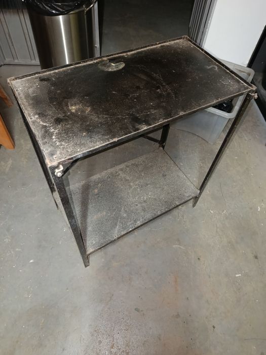 Mesa vintage em ferro