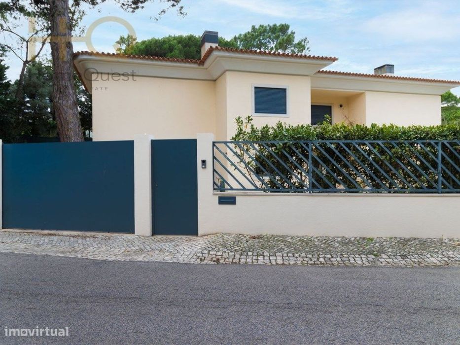 Moradia T4+2 Bairro da Martinha