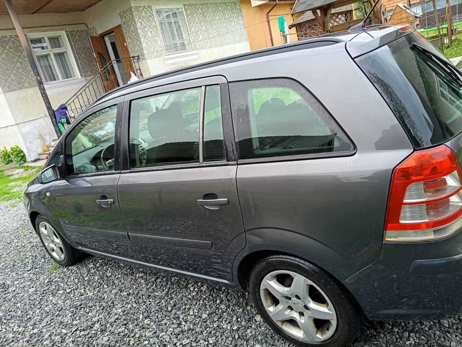 Продаю авто opel zafira 2008