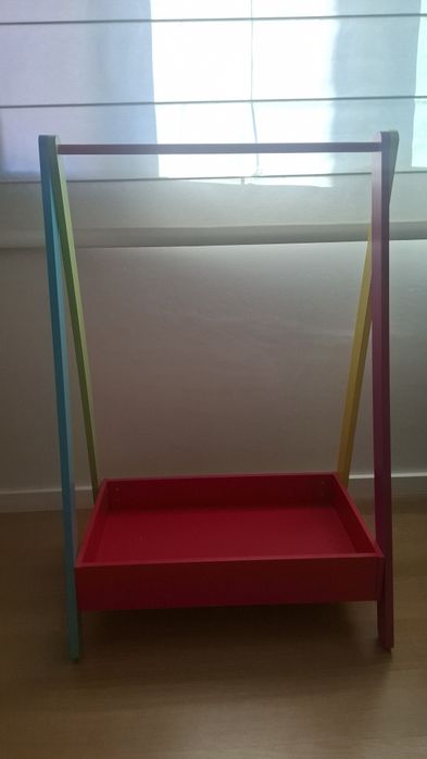 Cabide para quarto de criança