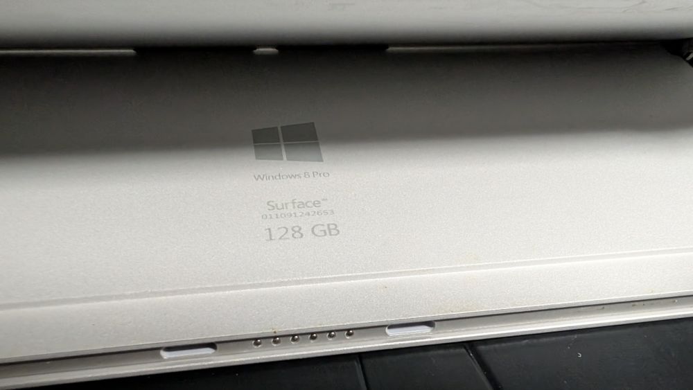 Microsoft Surface Pro 3 i5 4/128 битый