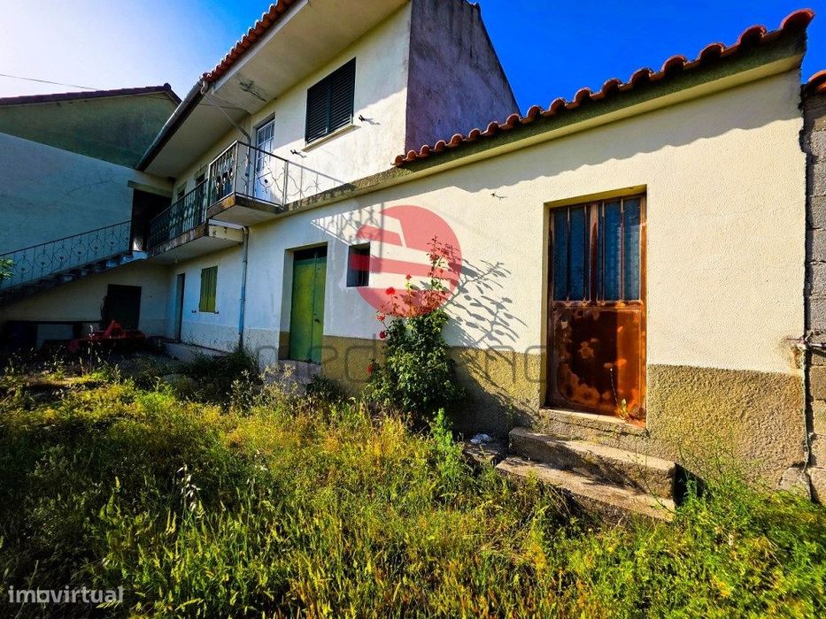 Moradia T4 C/ Garagem E Terreno