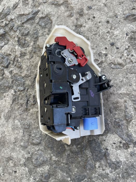 Замок задньої двері