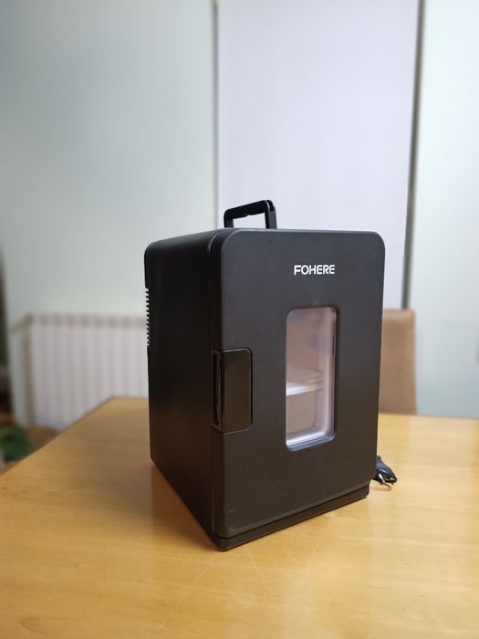 Mini frigorífico preto 15L