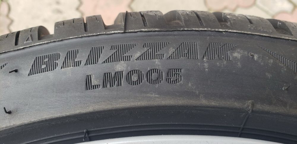 225/40 R18 92V Bridgestone Blizzak LM005