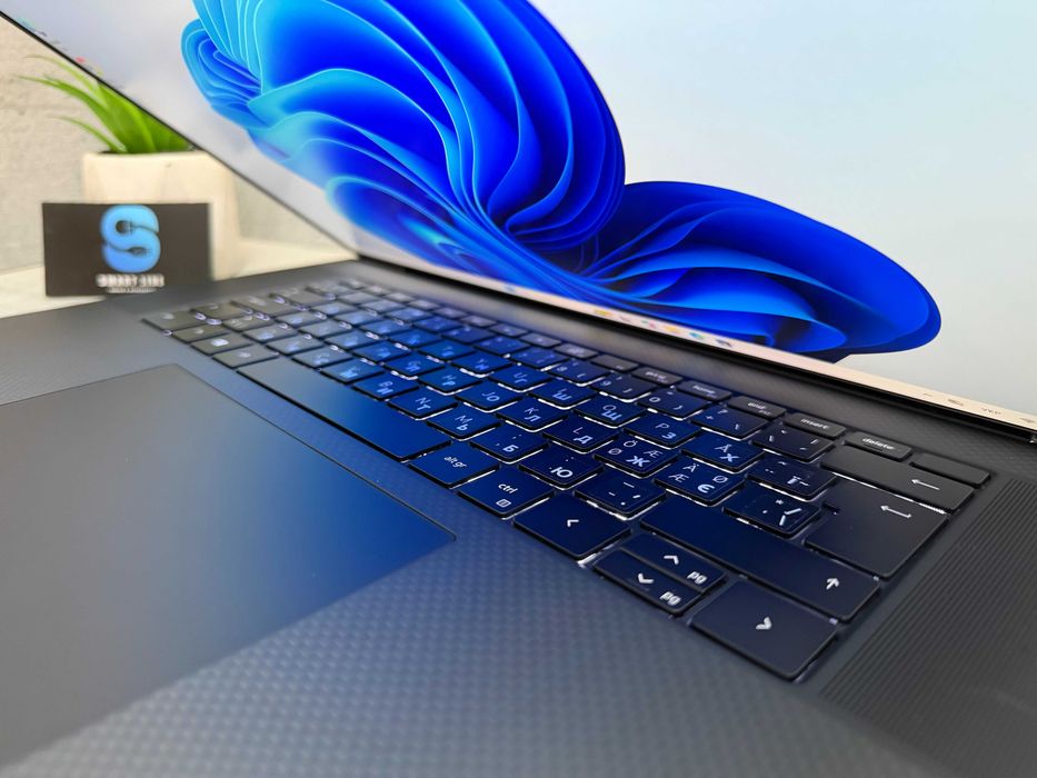 Стильний ноутбук Dell Xps 17 9700/i5-10300H/16gb ddr4/17.3"/256gb ssd