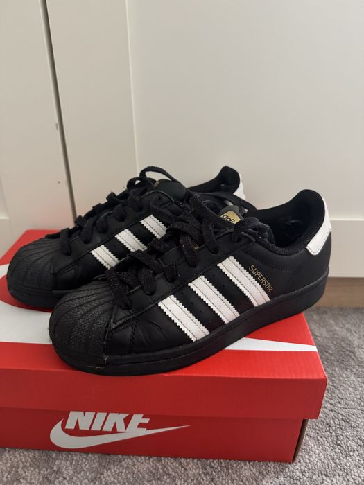 Adidas superstar р. 35,5 . Шкіряні. Оригінал