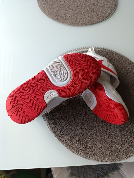 Buty Nike Hustle d11 37,5