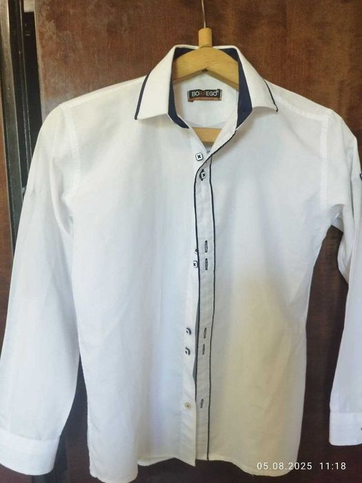 Одяг для хлопчика костюми, сорочки, светр