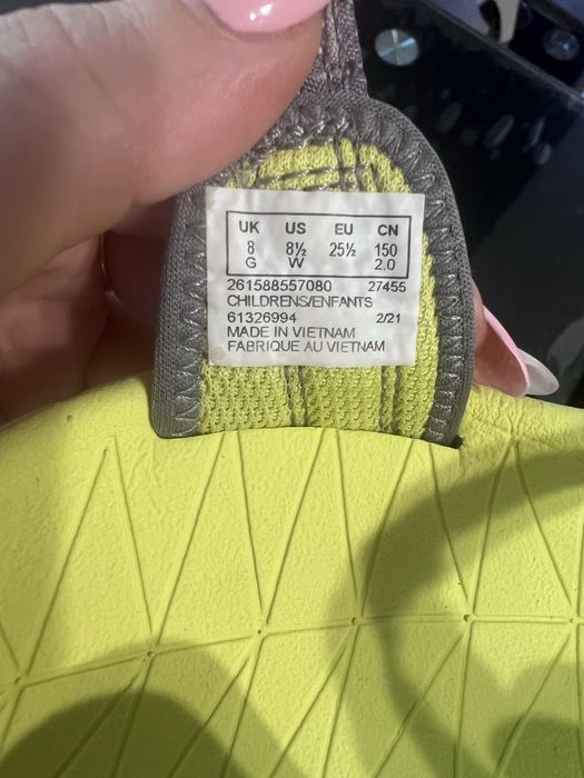 Продам дитячі босоніжки Clarks