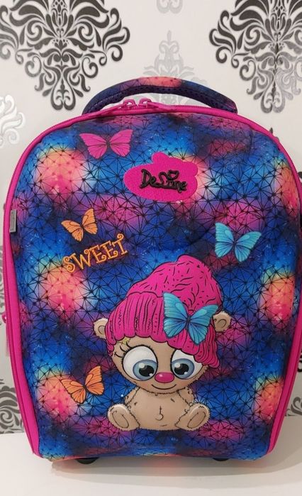 Школьный яркий рюкзак