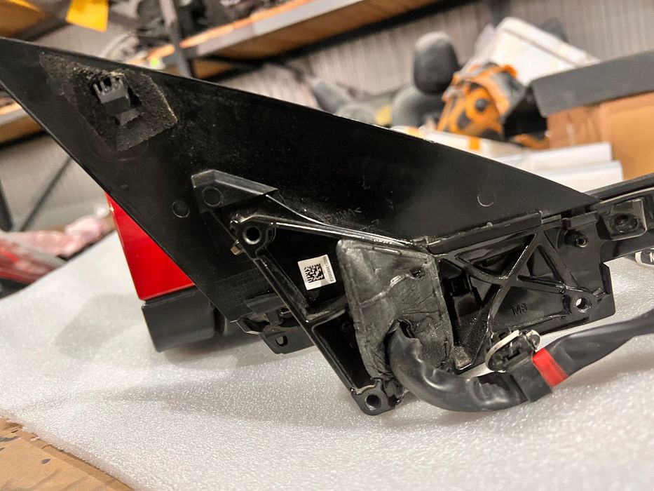 Дзеркало до Tesla model 3