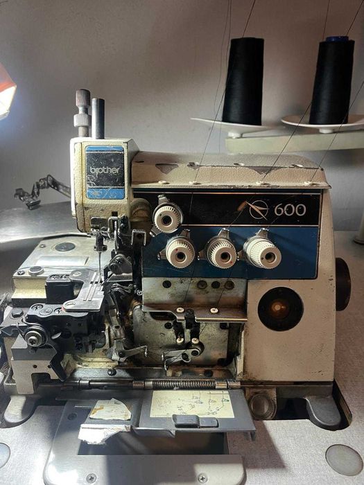 Overlock przemysłowy Brother 600