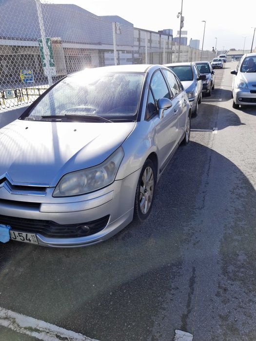 Vende se carro inteiro para pecas. Avaria no motor