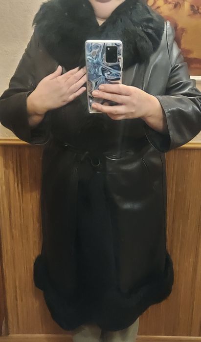 Шкіряний плащ жіночий