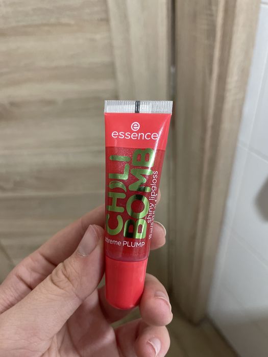 Blyszczyk Essence chilli