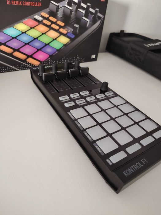 Traktor Kontrol F1 (Caixa + Bolsa Oficial)